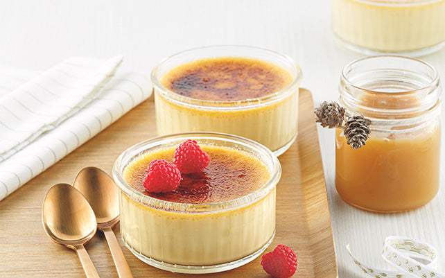 Caraméliser une crème brûlée au tison ou au chalumeau - Recette